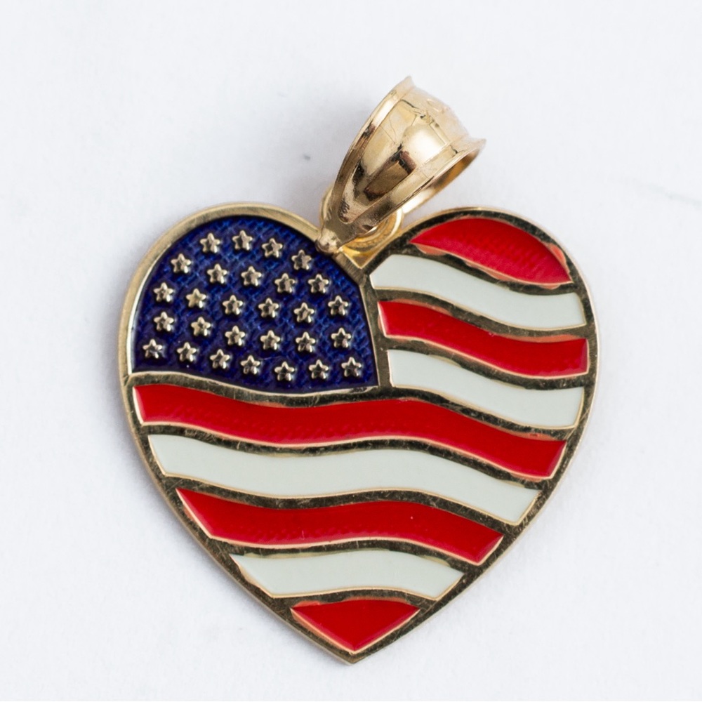Vintage 10K yellow gold heart pendant patriotic